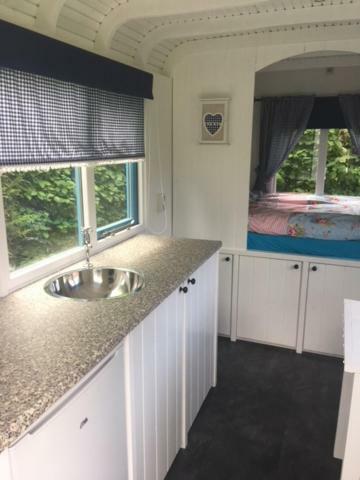 Shepherds Hut Oostvoorne Kültér fotó